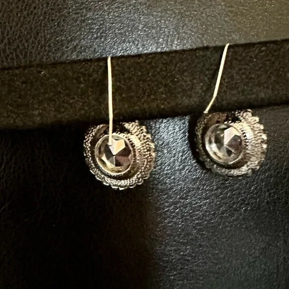 White Crystal Geo Drop Earrings Women’s Costume Jewelry - Picture 4 of 4